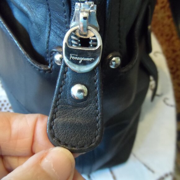 Salvatore Ferragamo Black Lamb Skin Leather "Gancio" Shoulder Bag - Picture 4 of 16